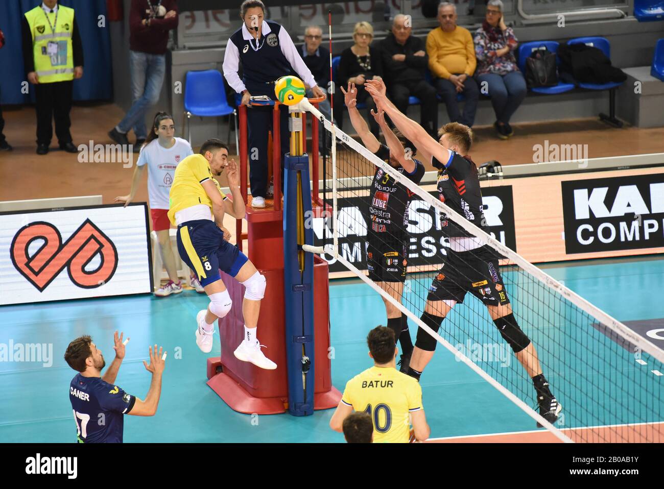 Spike unver izzet (fenerbahce hdi sigorta istanbul) in cucina Lube Civitanova vs Fenerbahce HDI Sigorta Istanbul, Civitanova, Italia, 19 Feb 2020, Foto Stock