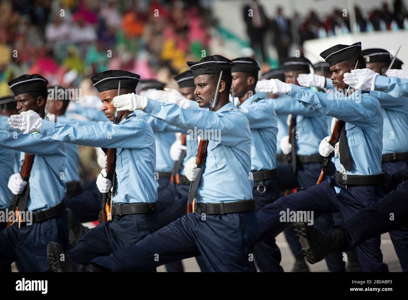 I soldati del Gibuti marciano durante la 41st Festa dell'Indipendenza del Gibuti, 27 giugno 2018 a Gibuti. Foto Stock