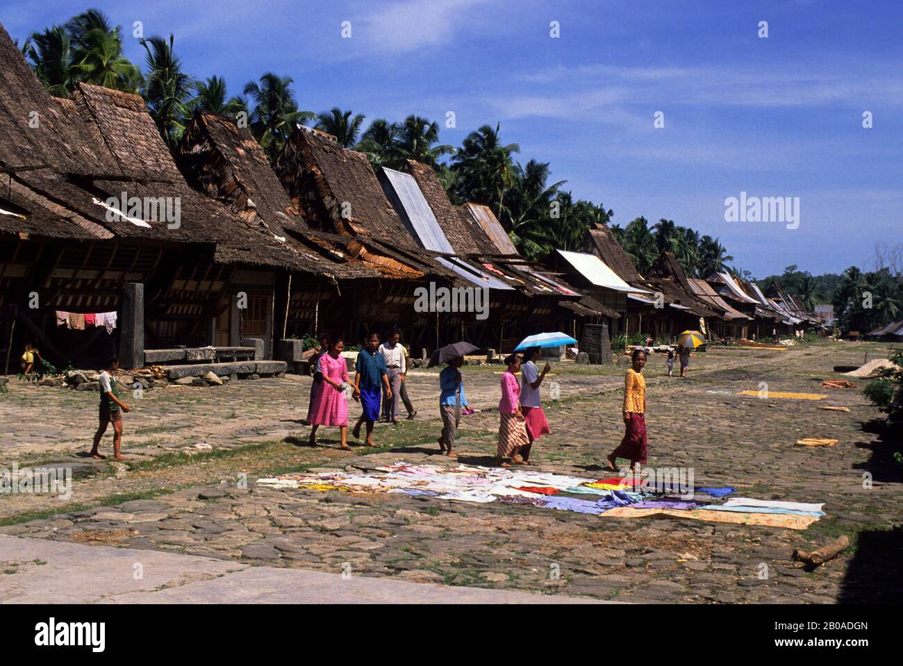 ASIA, INDONESIA, SUMATRA, ISOLA DI NIAS, VILLAGGIO HILIMAETANO, SCENA DEL VILLAGGIO Foto Stock