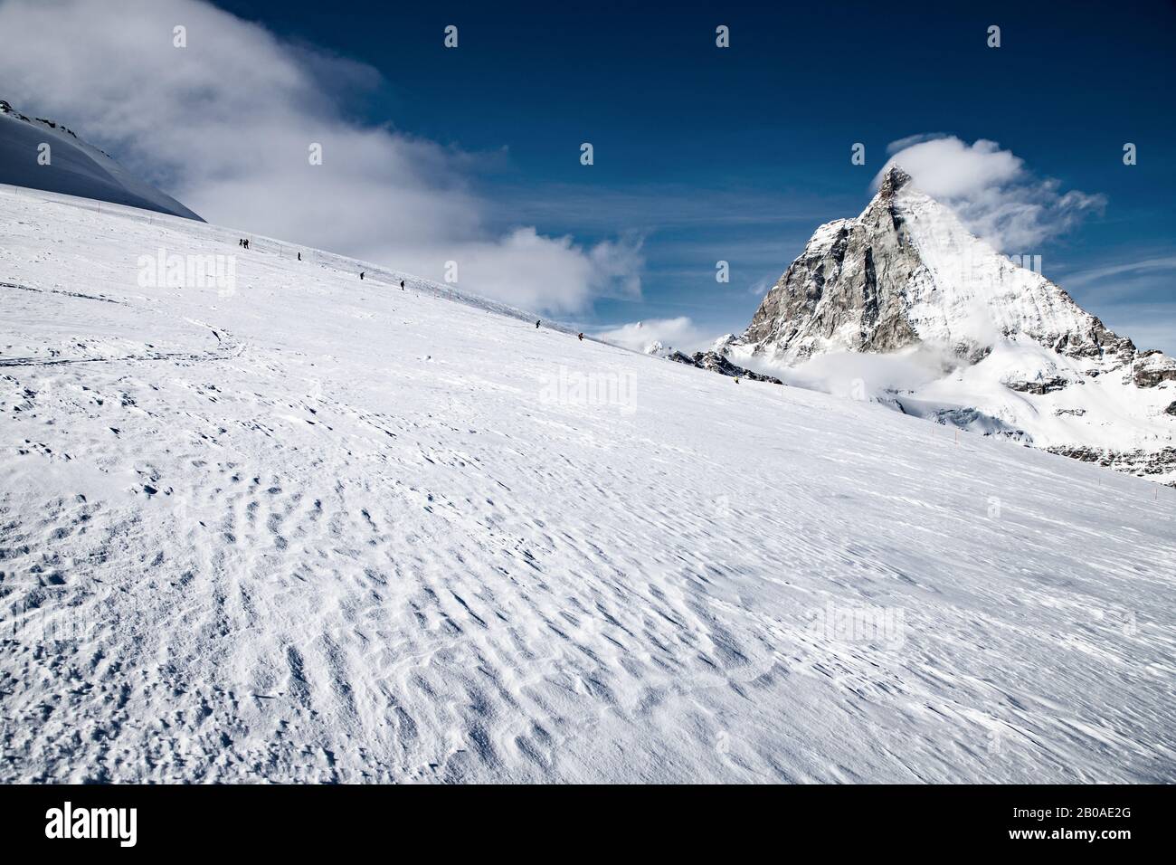 Sciare sotto la vetta del Cervino, Alpi svizzere Foto Stock