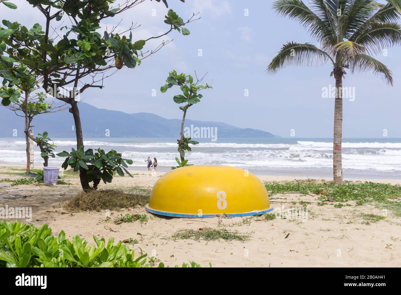 Vietnam Beach - Barca rotonda a My Khe Beach a da Nang in Vietnam, Sud-est asiatico. Foto Stock
