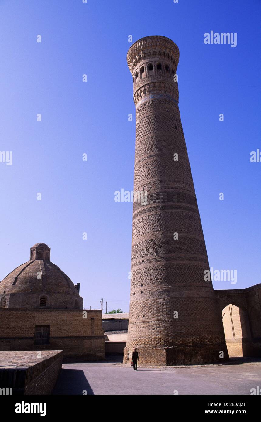 UZBEKISTAN, BUKHARA, MINARETO KALYAN, 1127 Foto Stock
