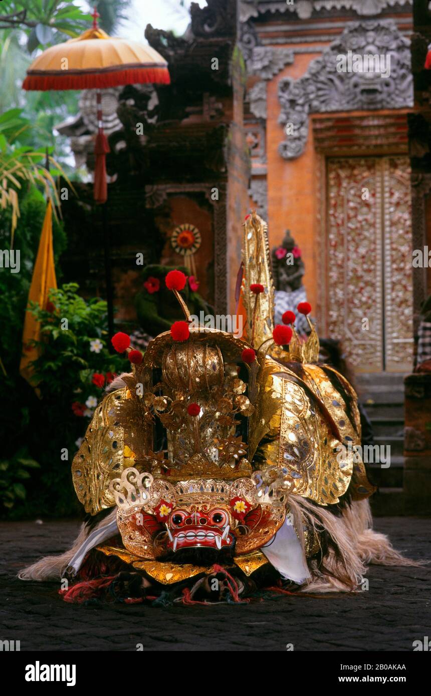 INDONESIA, BALI, BARONG DANCE, BARONG (ANIMALE MITOLOGICO) Foto Stock