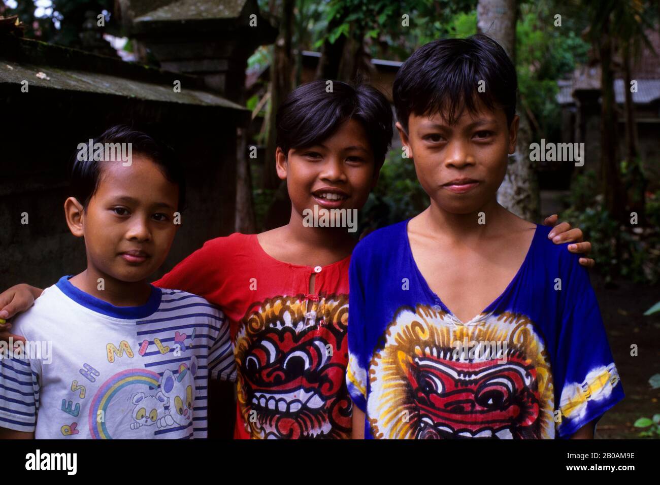 INDONESIA, BALI, RAGAZZI LOCALI Foto Stock