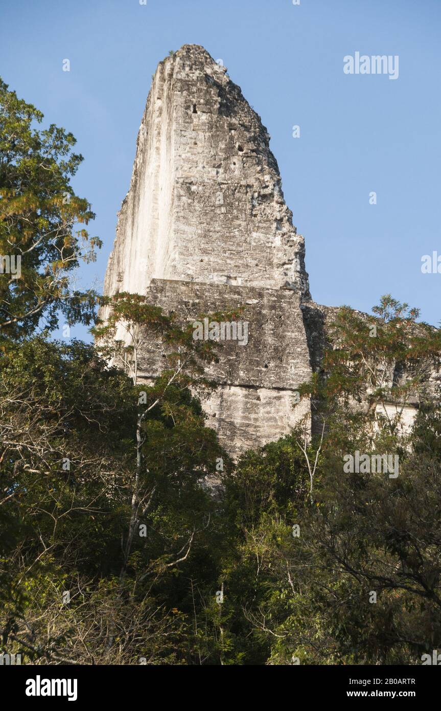 Guatemala, Parco Nazionale di Tikal, Templo IV, 741 d.C., la piramide Maya più alta, Patrimonio dell'Umanità dell'UNESCO Foto Stock