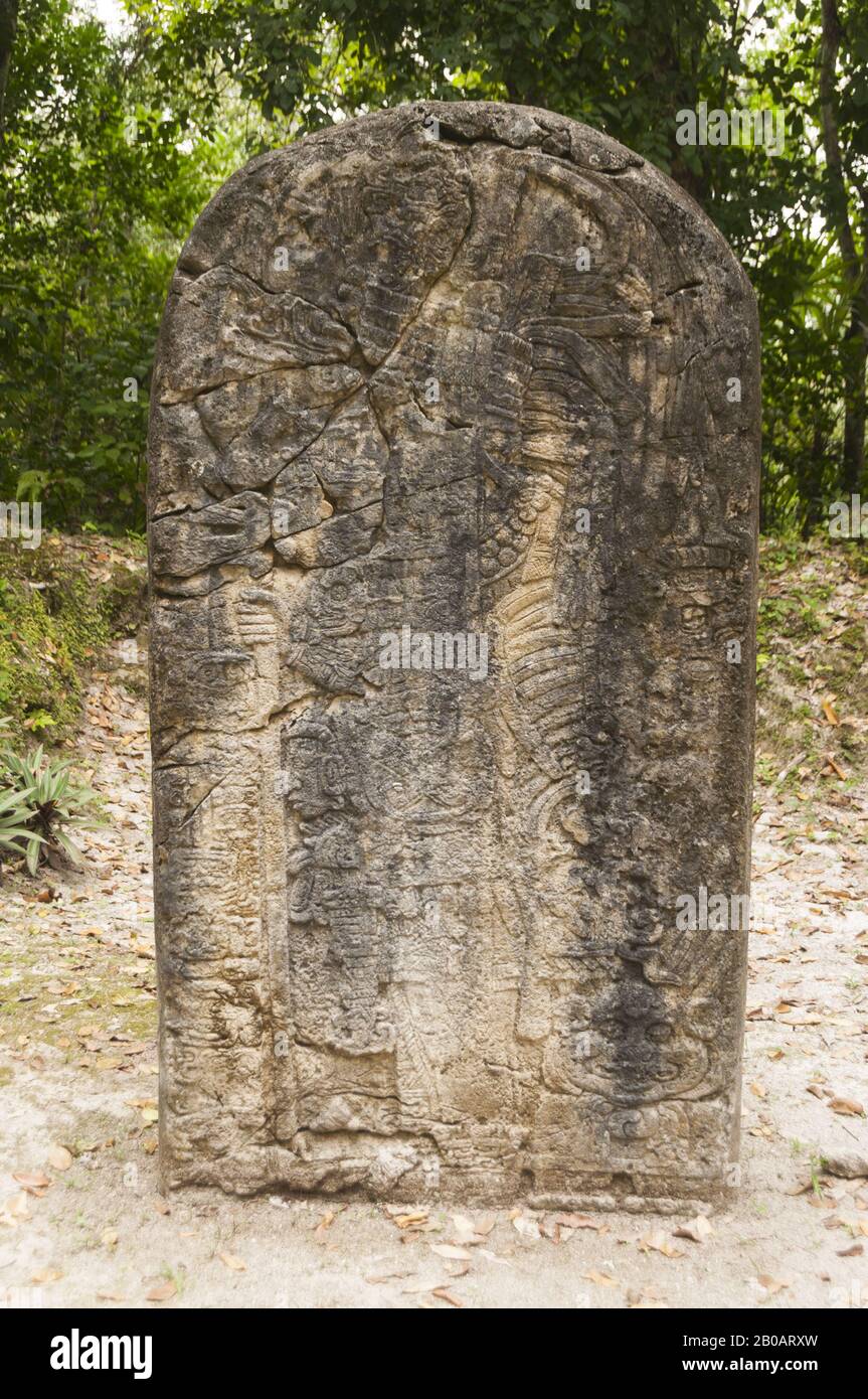 Guatemala, Parco Nazionale di Tikal, Templo IV, 741 DC, pietra Maya scolpita stele; Patrimonio dell'Umanità dell'UNESCO Foto Stock