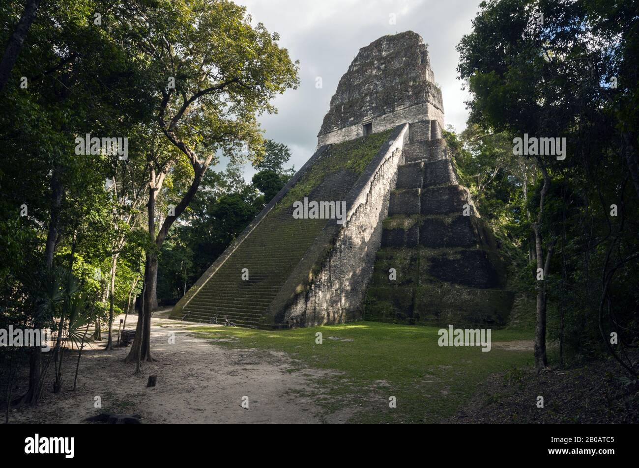 Guatemala, Parco Nazionale di Tikal, Templo V, 7th-8th c; Patrimonio dell'Umanità dell'UNESCO Foto Stock