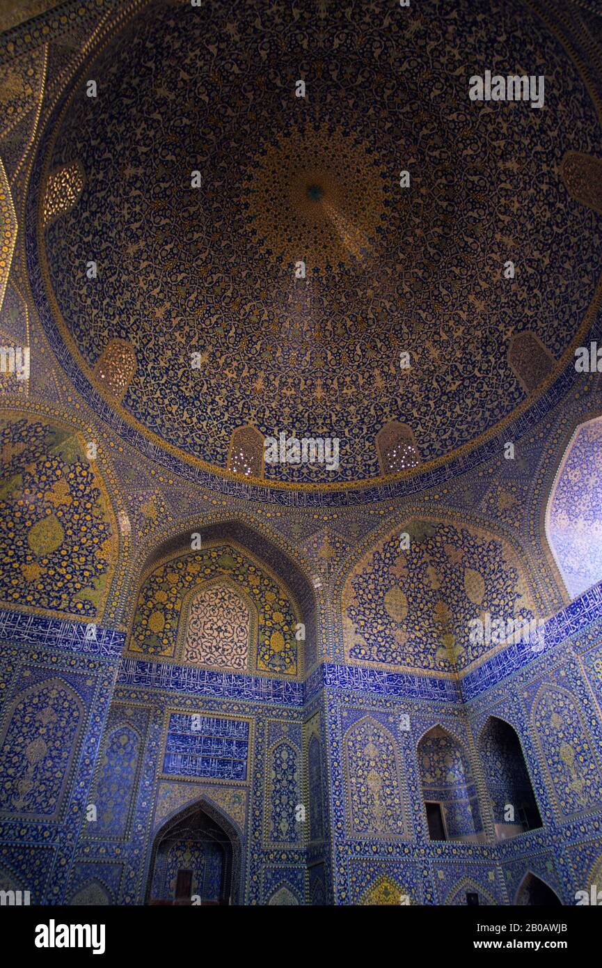 IRAN, ESFAHAN, PIAZZA EMAN KHOMENI, MOSCHEA IMAM (MASJED-E EMAM), INTERNO Foto Stock