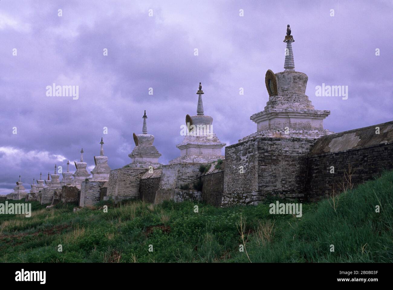 MONGOLIA CENTRALE, KARAKORUM, ERDENE ZUU MONASTERO, STUPA, TERRENI Foto Stock