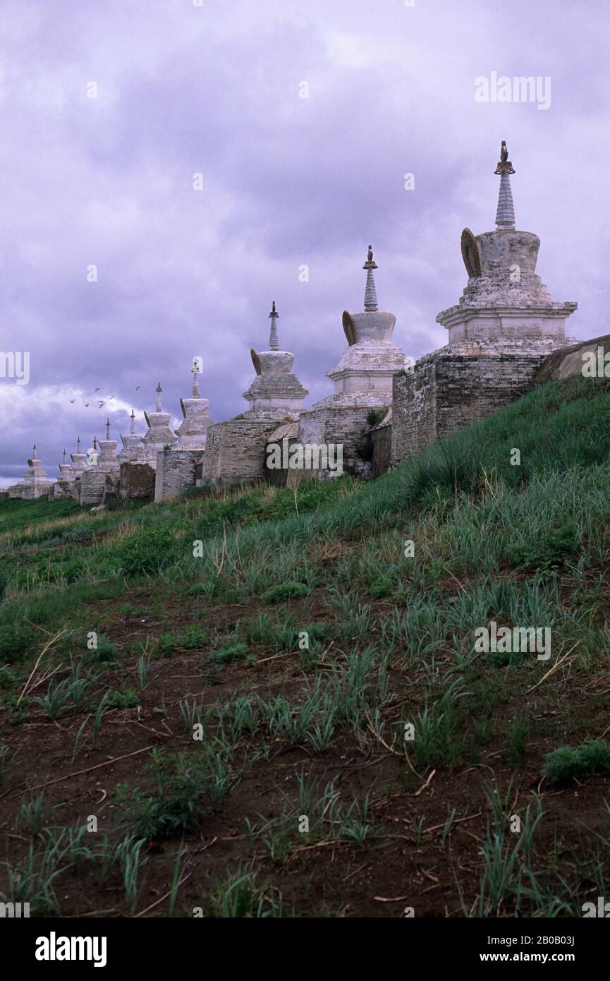 MONGOLIA CENTRALE, KARAKORUM, ERDENE ZUU MONASTERO, STUPA, TERRENI Foto Stock