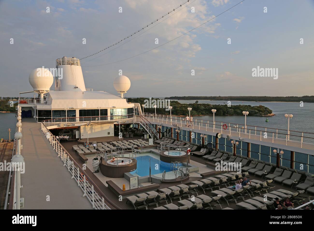 Pool Deck, Nave Da Crociera Azamara Quest, Richards Bay, King Cetshwayo District, Kwazulu-Natal Province, Sudafrica, Africa Foto Stock