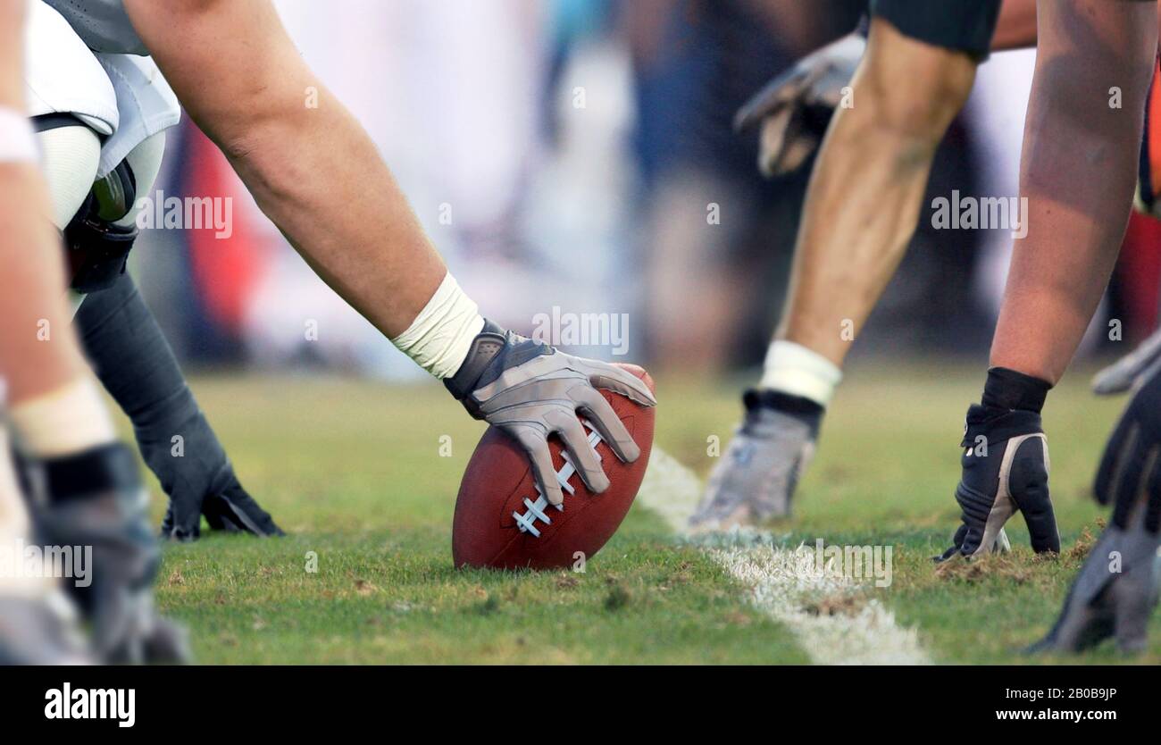 Giocatori di calcio americani pronti per iniziare la partita Foto Stock
