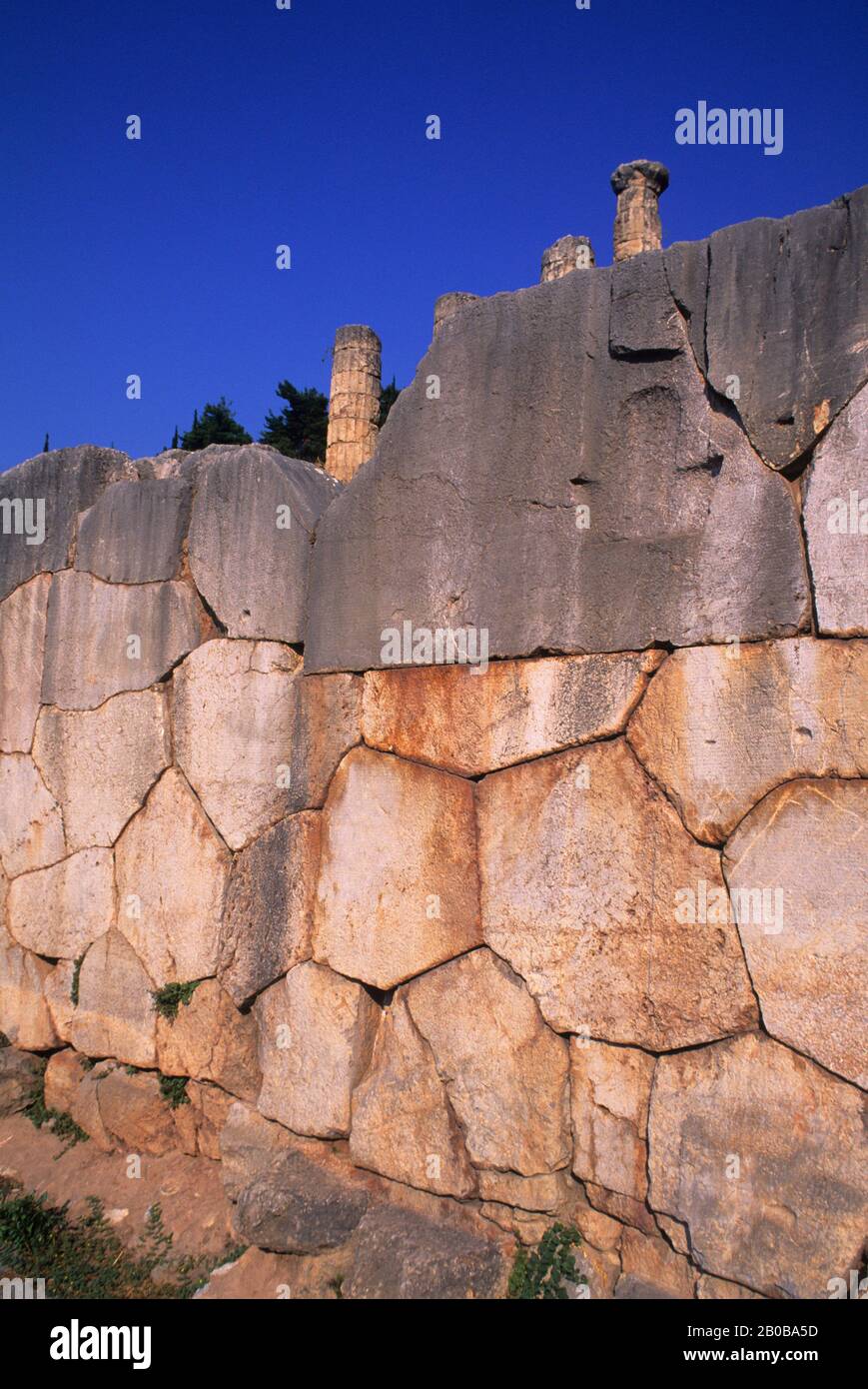GRECIA, DELPHI, SANTUARIO DI APOLLO, VIA SACRA, PARETE POLIGONALE Foto Stock