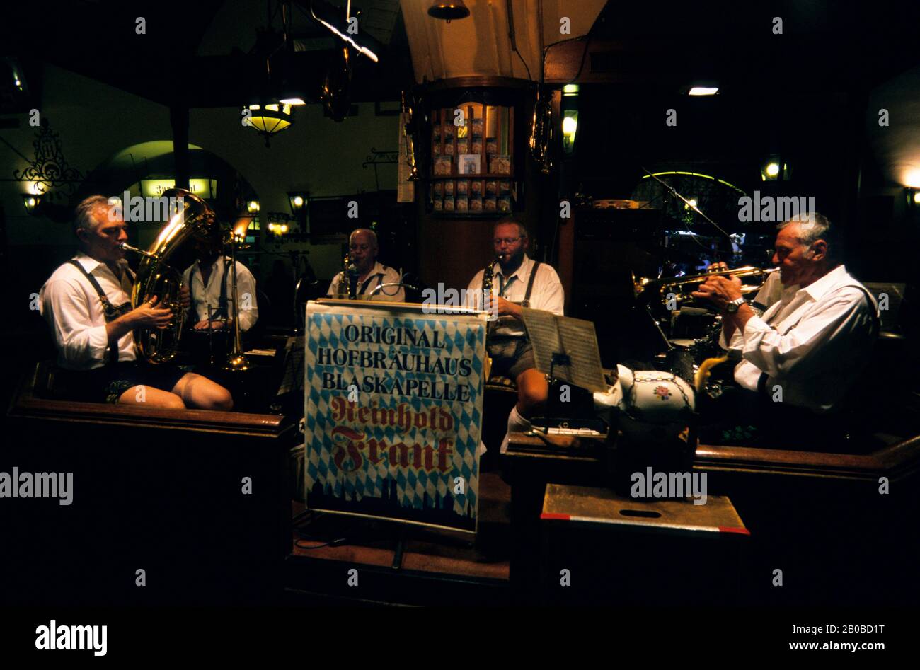 GERMANIA, BAVIERA, MONACO, HOFBRAU CASA, INTERNI, MUSICISTI, MUSICA TRADIZIONALE Foto Stock