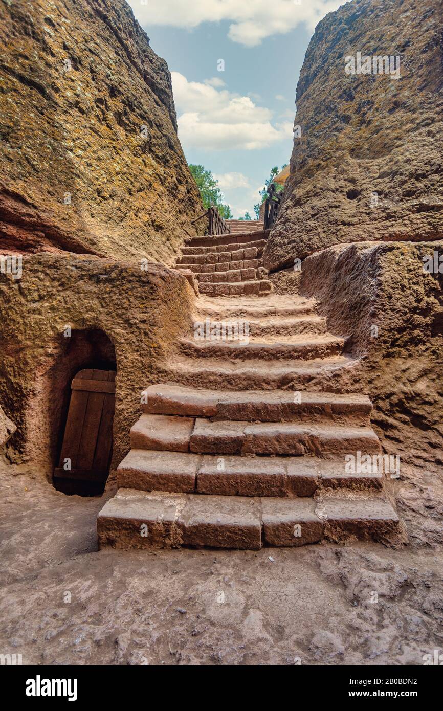 Labirinti esterni con scale tra le chiese di Lalibela in Etiopia scolpito fuori dalla roccia. Patrimonio Dell'Umanità Dell'Unesco, Lalibela Etiopia, Africa Foto Stock