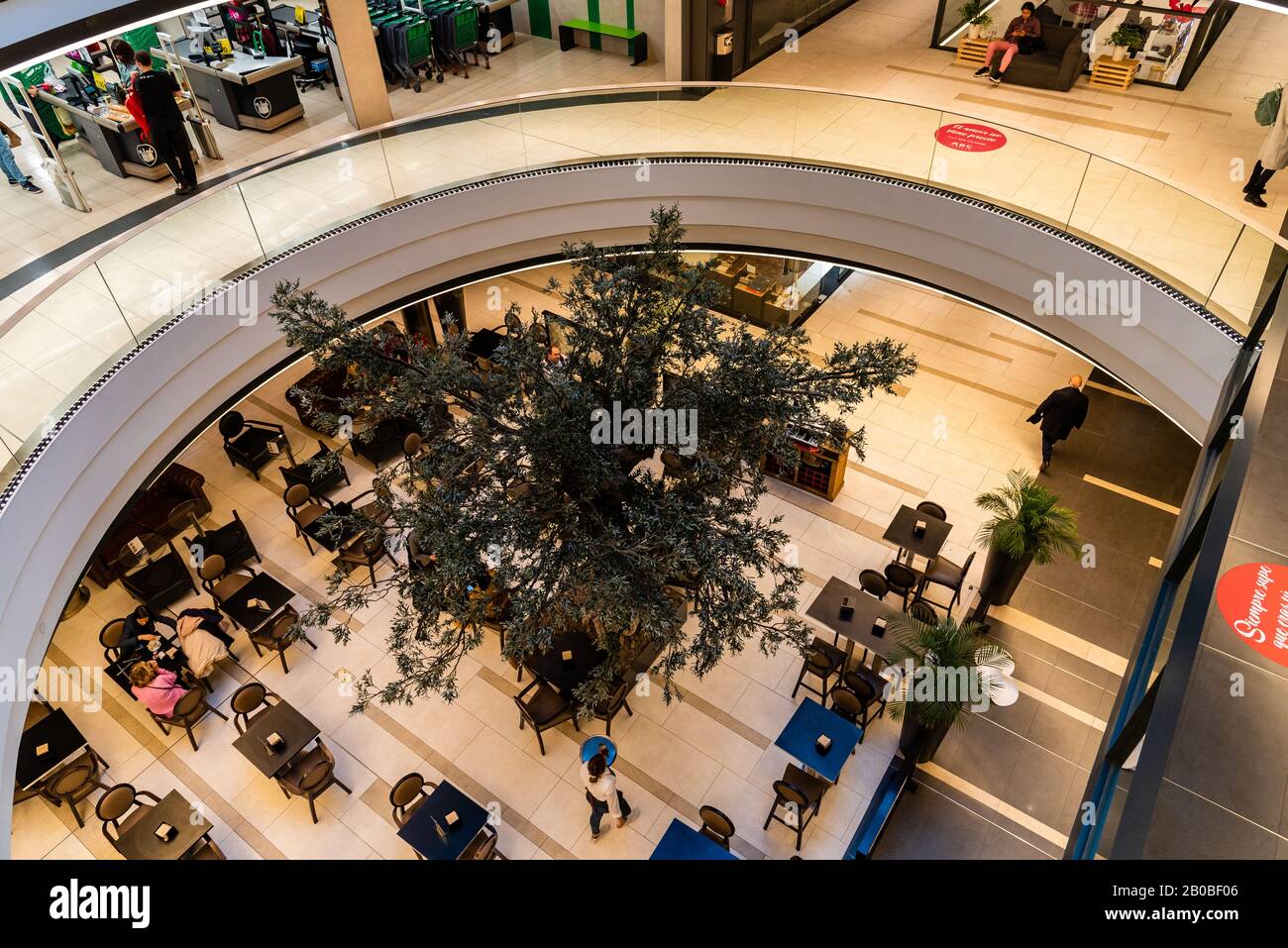Madrid, Spagna - 14 Febbraio 2020: Centro Commerciale Abc Serrano. Ospita i migliori marchi di moda. Foto Stock