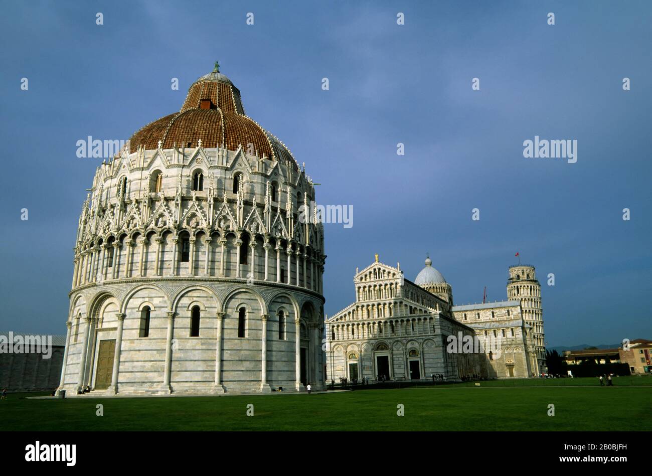 ITALIA, PISA, DA SINISTRA: BALLISTERO, DUOMO E TORRE PENDENTE DI PISA Foto Stock