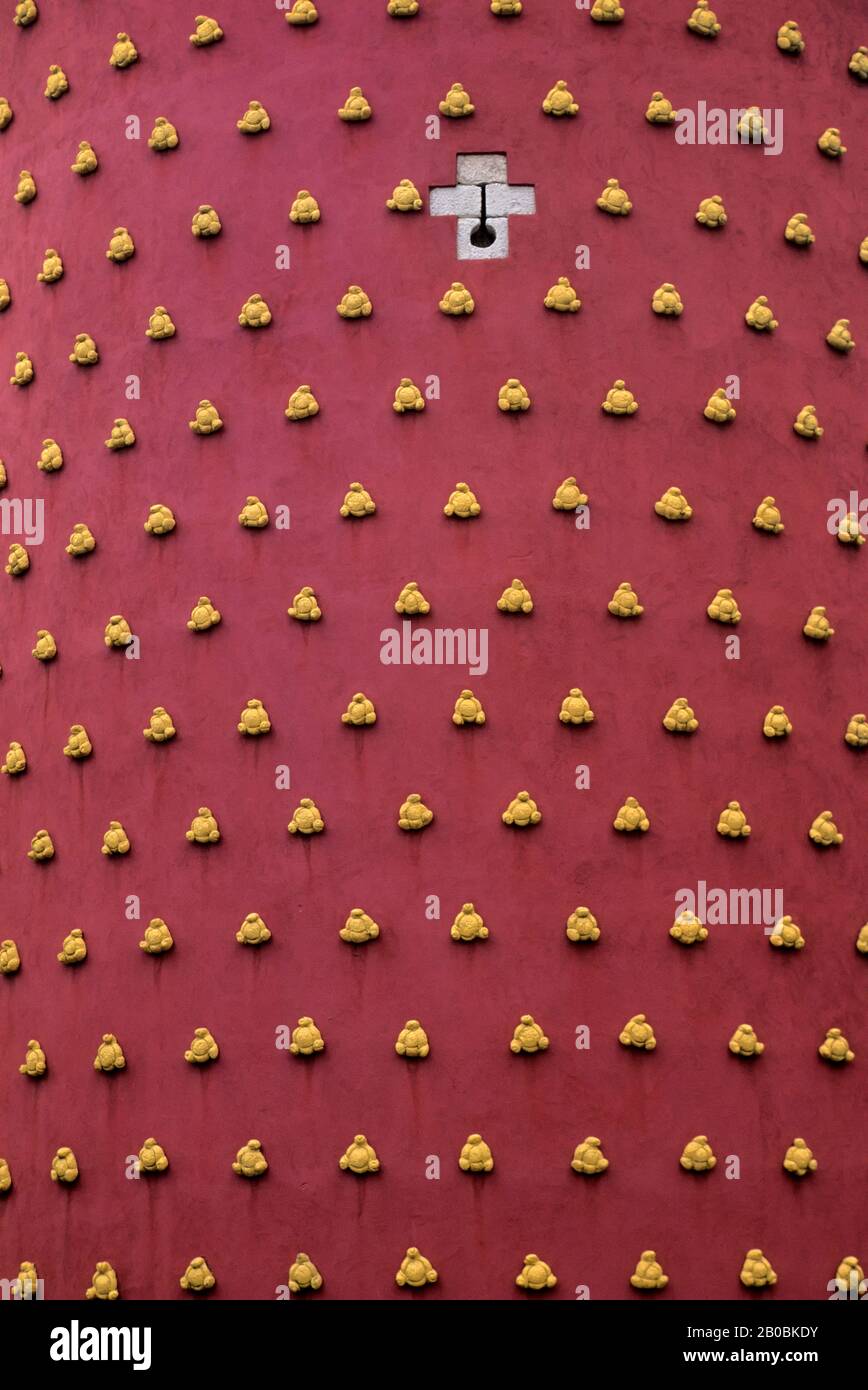 SPAGNA, FIGUERES, MUSEO SALVADOR DALI, PARTICOLARE DEL MURO Foto Stock