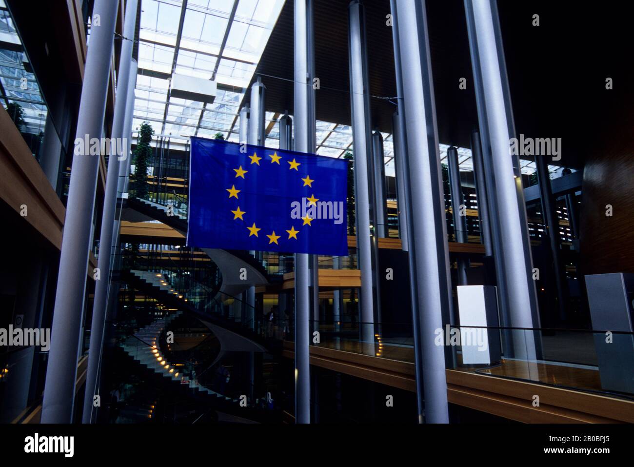 FRANCIA, ALSAZIA, STRASBURGO, PARLAMENTO EUROPEO, INTERNO, BANDIERA EUROPEA Foto Stock