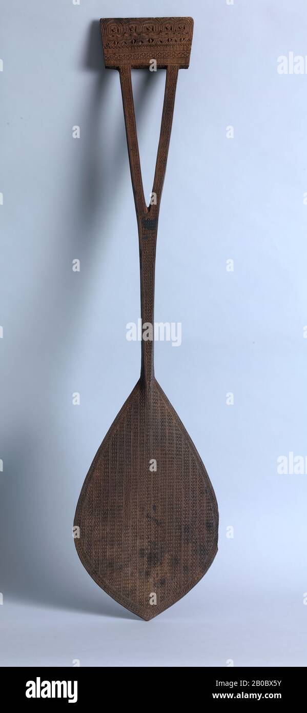 Artista sconosciuto, canoe paddle, 1800-1850, legno, 48 1/8 in. X 10 15/16 in. X 1 1/16 in. (122,24 cm. x 27,78 cm. x 2,7 cm.) Foto Stock