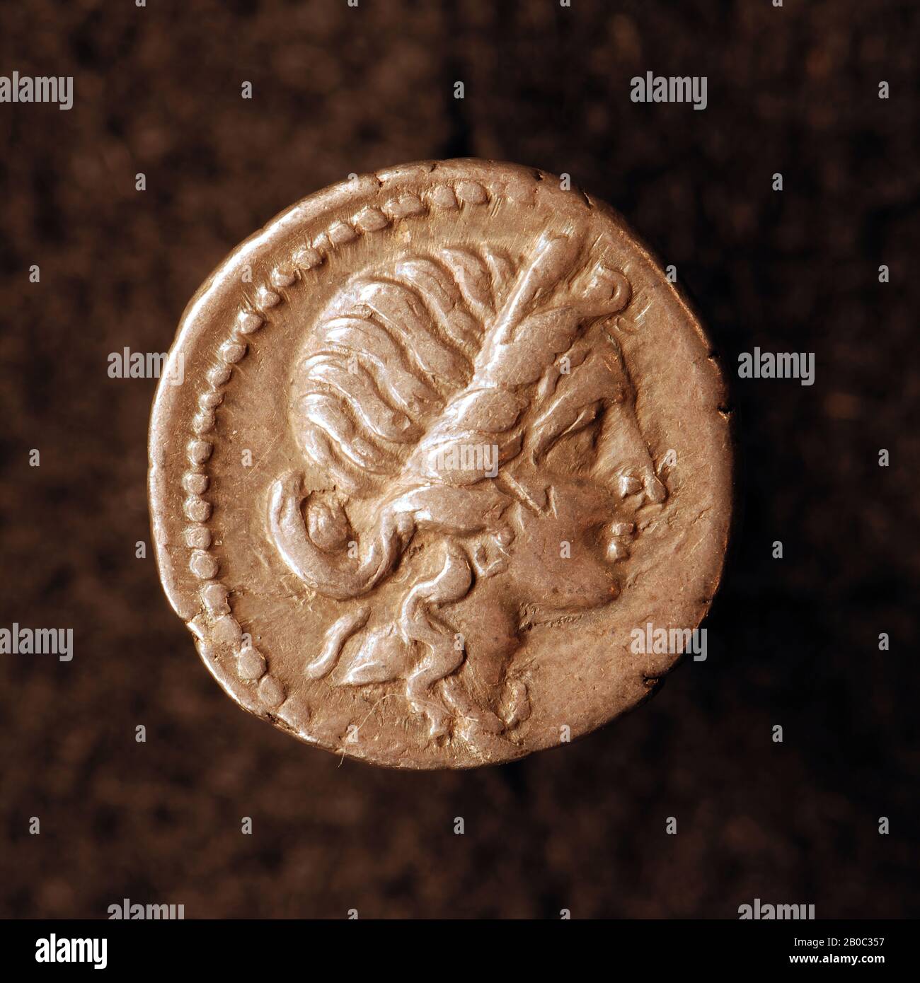 Artista sconosciuto, Denarius di Gaio Giulio Cesare, 047 BC-046 BC, argento Foto Stock