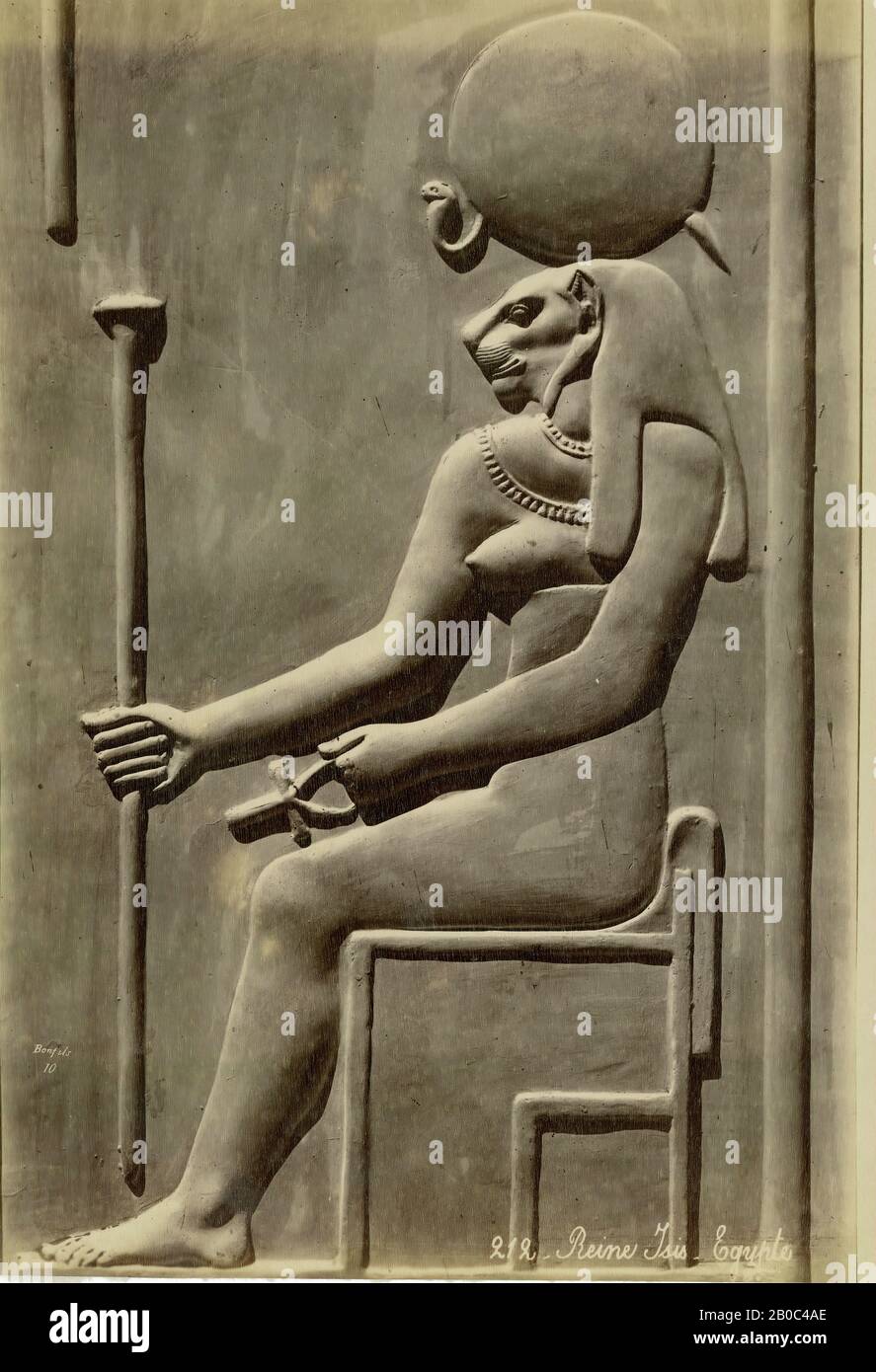 Artista sconosciuto, regina Iside, Egitto, n.d., stampa albumen?, 9 5/8 in. X 6 13/16 in. (24,45 cm x 17,3 cm Foto Stock