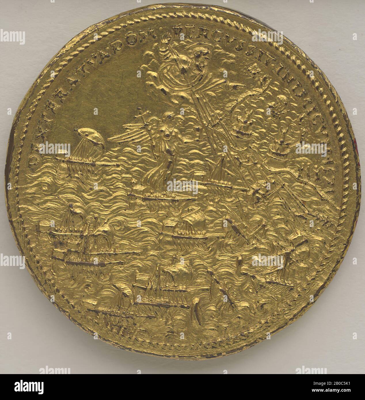 Gian Federigo Bonzagni, Pio V (1504-1572), papa 1566-1572, la battaglia di Lepanto, 1571, gilt, rame, 1 7/16 in. (3,7 cm.) Foto Stock