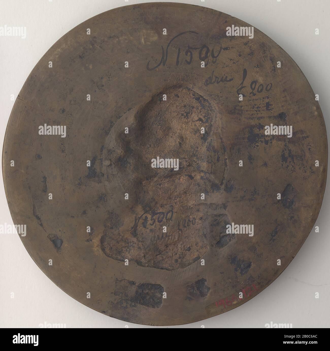 Scuola Romana, Alessandro VIII (1610-1691), Papa 1689-1691, 1689, bronzo, 6 7/16 in. (16,3 cm.) Foto Stock Scuola Romana, Alessandro VIII (1610-1691), Papa 1689-1691, 1689, bronzo, 6 7/16 in. (16,3 cm.) Foto Stock