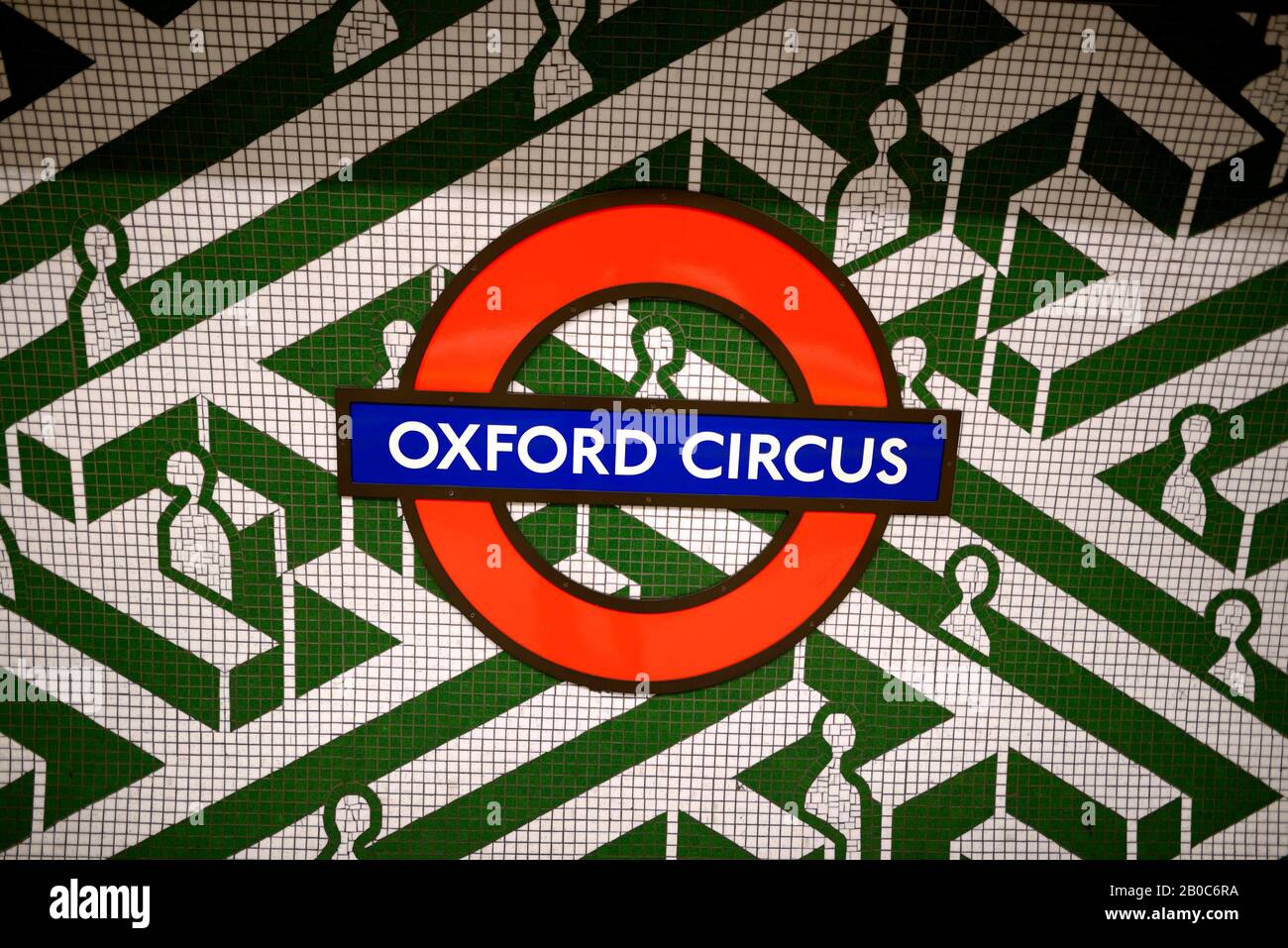 Londra, Inghilterra, Regno Unito. Stazione metropolitana Oxford Circus - piastrelle sulla piattaforma Foto Stock