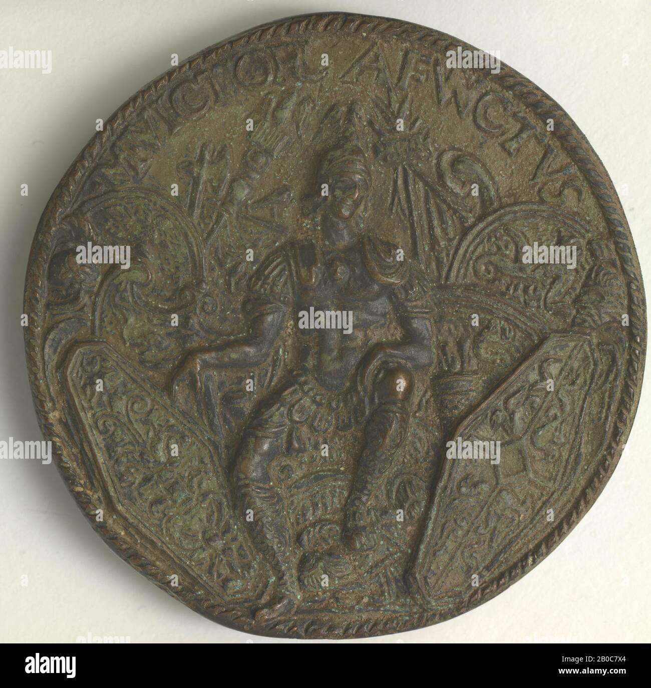 Moderno, Marte e Trofei Plaquette, 1500-1600, bronzo, 2 13/16 in. (7,2 cm.) Foto Stock