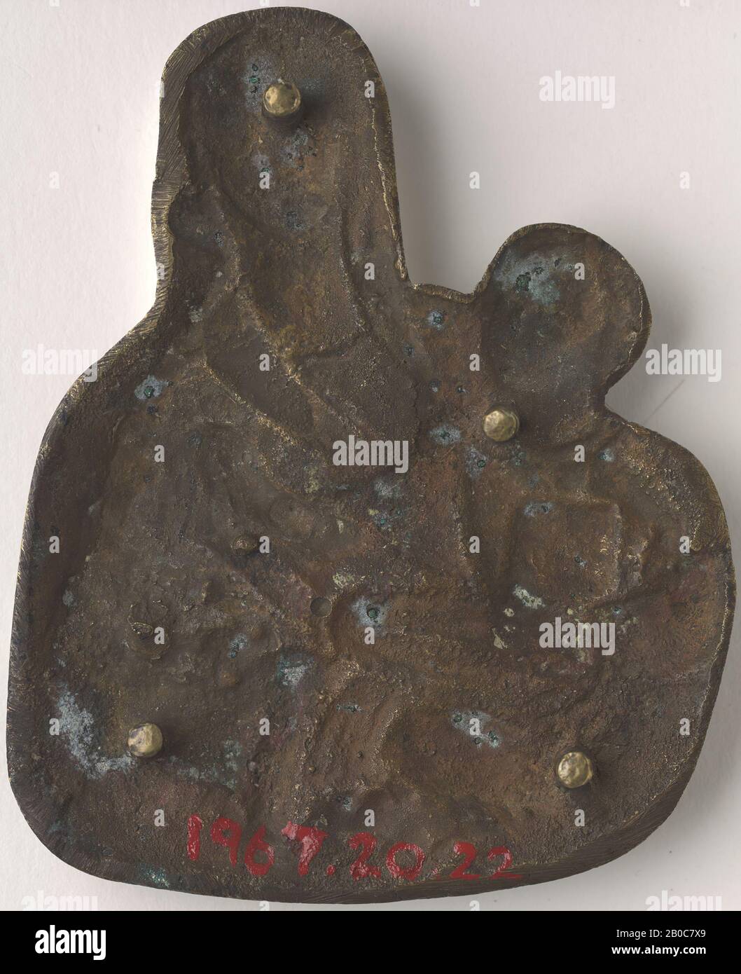 Artista sconosciuto, Madonna col Bambino, 1550, bronzo, doratura, 4 3/16 in. (10,6 cm.) Foto Stock