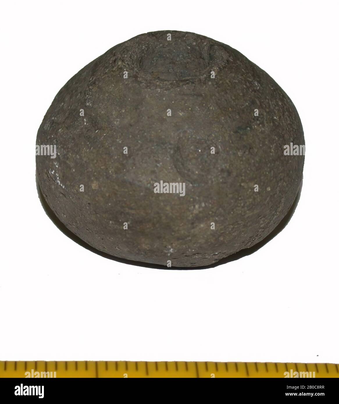 Leggermente conico, pietra ragno, ceramica, 2,14 x 2,95 cm, 18 grammi, vmec, Olanda, Friesland, Ferwerderadiel, Blija Foto Stock