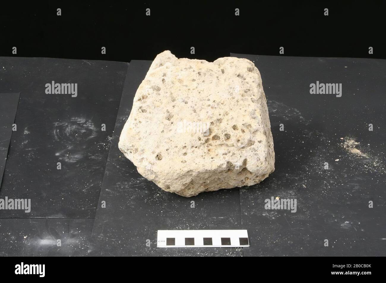 Paesi Bassi Medioevo, frammento di costruzione, pietra, tufo, 18 x 18 x 14 cm, 3 kg, posizione, Paesi Bassi, Utrecht, Wijk bij Duurstede, Wijk bij Duurstede Foto Stock