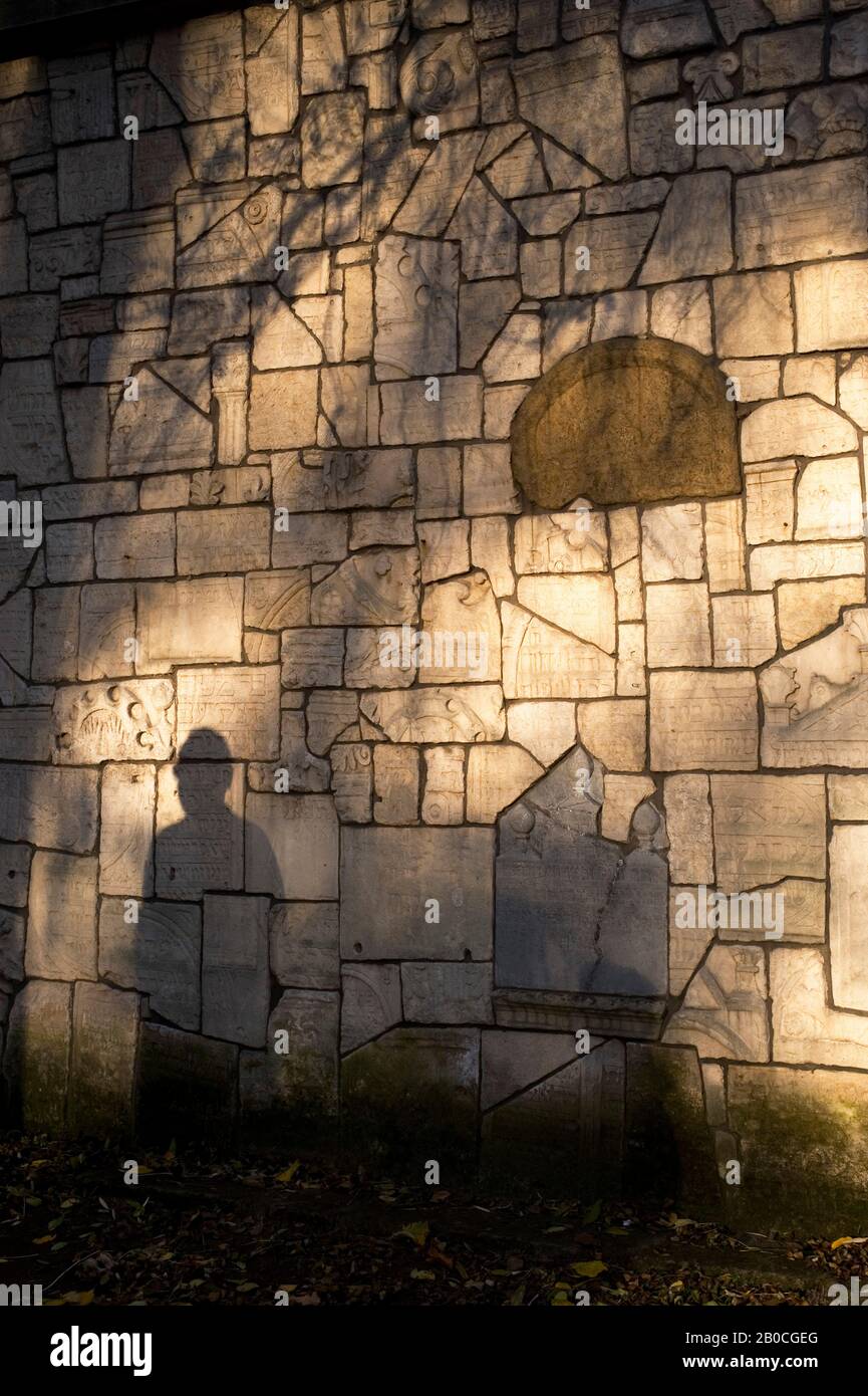 POLONIA, CRACOVIA, KAZIMIERZ, QUARTIERE EBRAICO, SINAGOGA REMU'H, CIMITERO, MURO DI PIANTO Foto Stock
