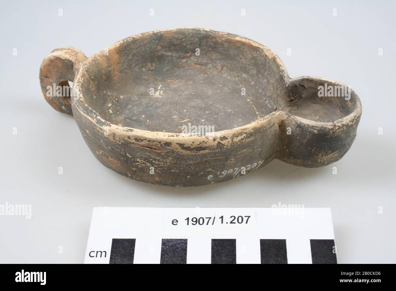Epoca romana olandese, lampada ad olio, terracotta, 16,5 x 10,6 x 3,9 cm, romana, Olanda, Gelderland, Nijmegen, Nijmegen, Hees Foto Stock