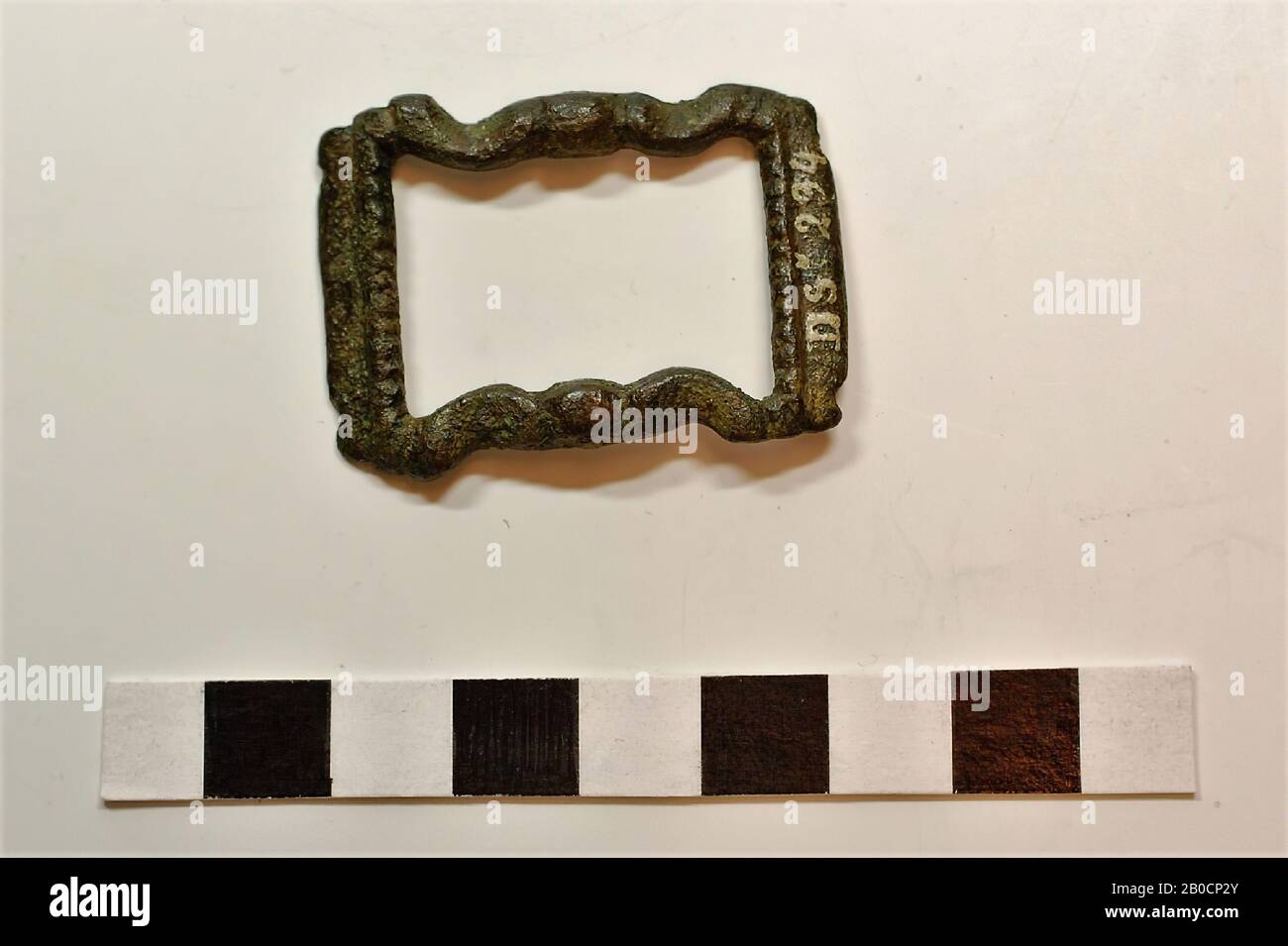 Vecchia Europa, fibbia, metallo, bronzo, 4,0 x 3,0 x 0,4 cm, preistoria, Danimarca Foto Stock