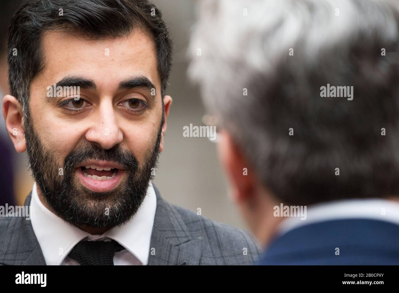 Edimburgo, Regno Unito. 20th Feb, 2020. Nella Foto: Humza Yousaf Msp - Ministro Del Gabinetto Per La Giustizia. Intervista televisiva dal vivo al Parlamento scozzese di Holyrood, Edimburgo. Credito: Colin Fisher/Alamy Live News Foto Stock