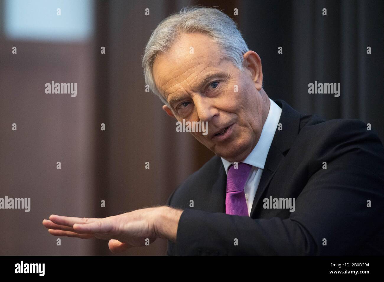 Ex primo ministro Tony Blair durante un discorso per celebrare il 120th anniversario della fondazione del partito laburista, nella Great Hall del King's College di Londra. Foto Stock