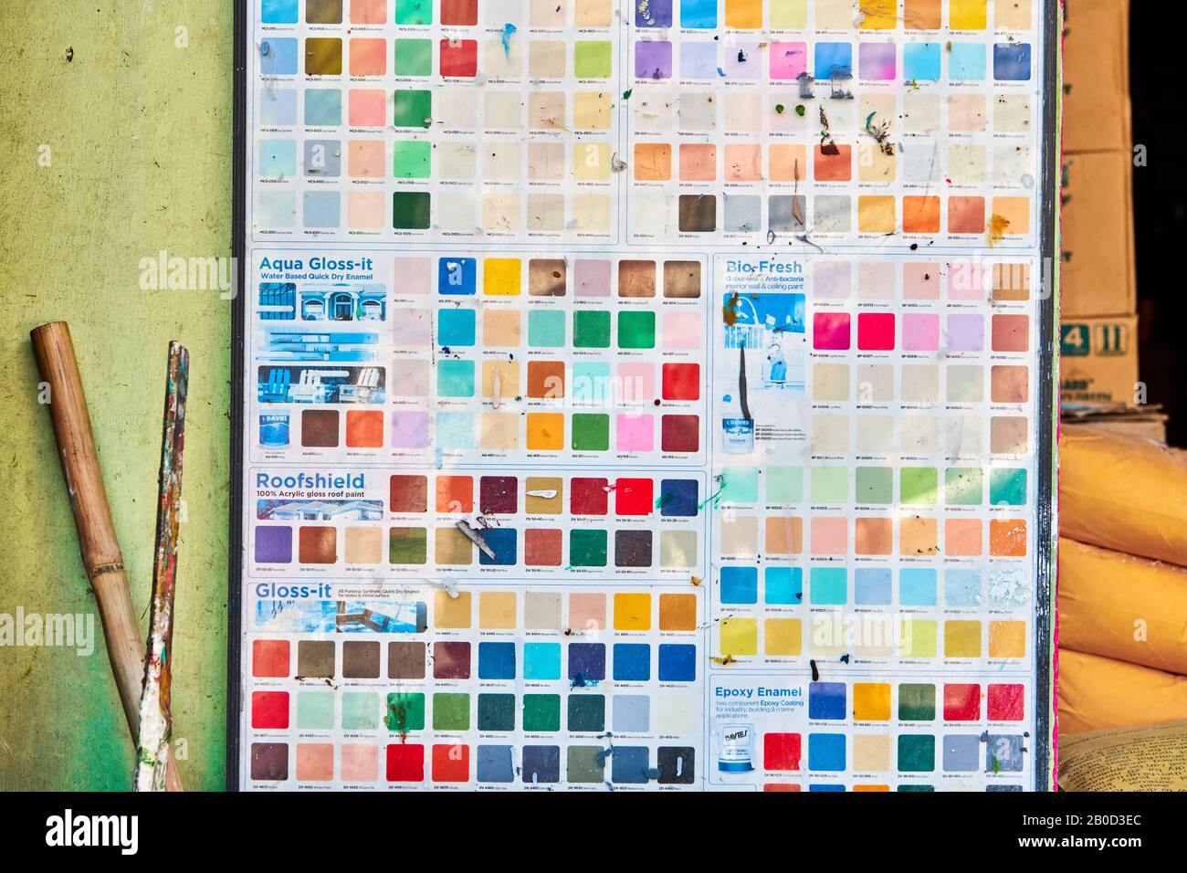 Iloilo City, Filippine: Primo piano di una carta dello spettro dei colori, utilizzata in un negozio di vernici, per consentire al cliente di trovare il colore della vernice giusto Foto Stock