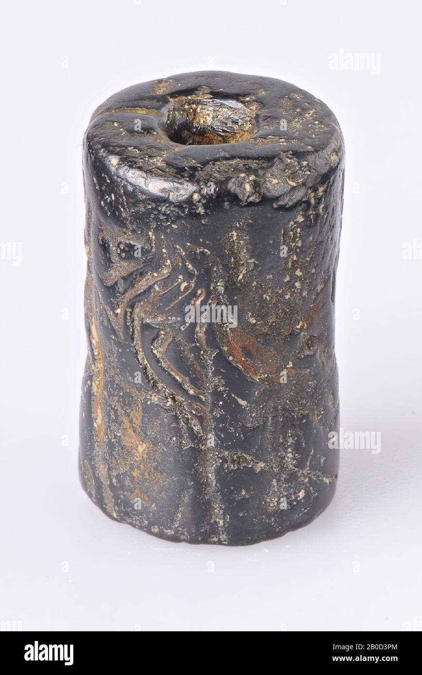 VZ: Eroe lotta contro un animale, guarnizione a serpentina, serpentina, colore: Nero, Forma: Cilindro, Lavorazione:, Metodo: L. 20 mm, diam. 13 mm Foto Stock