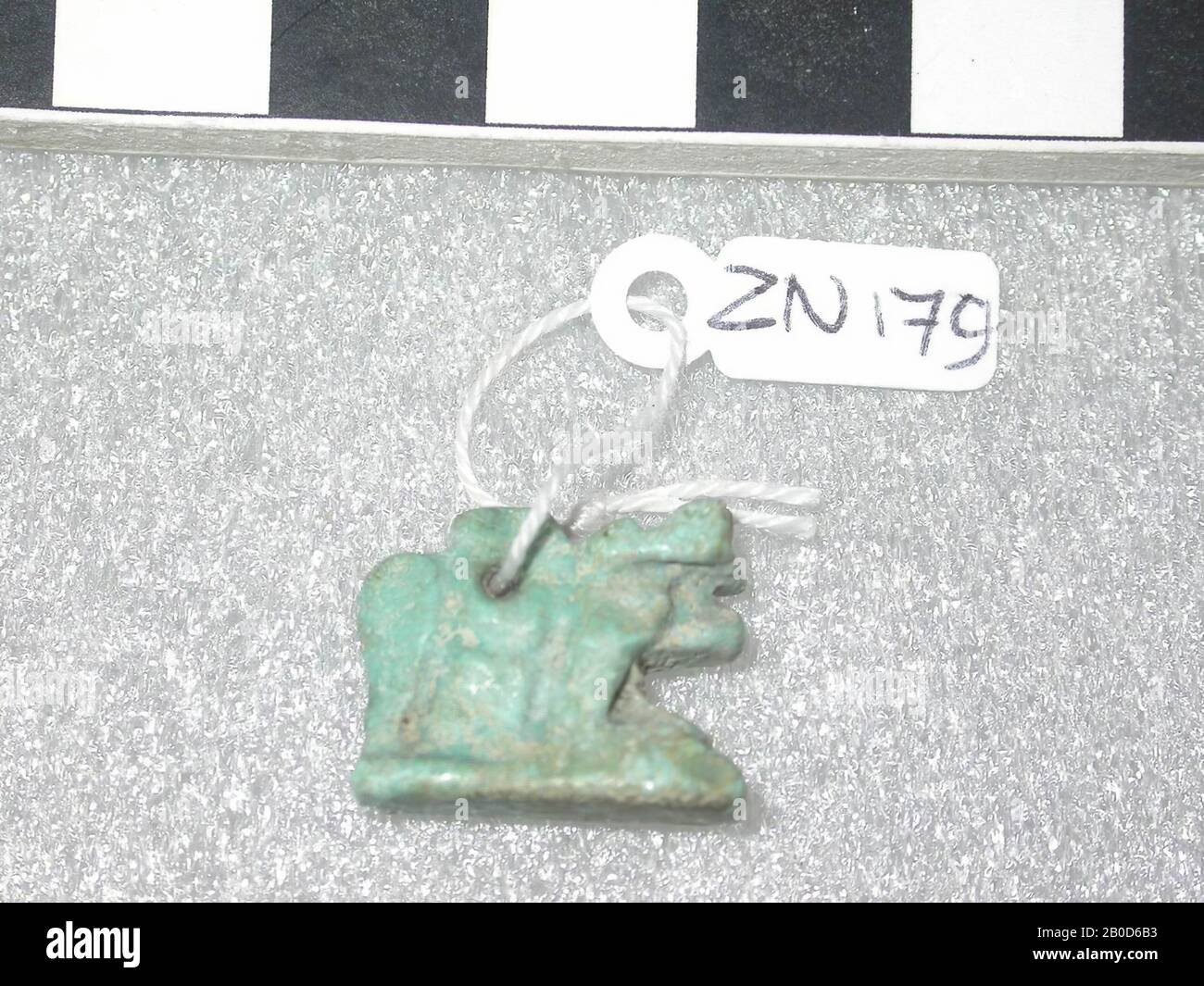 API toro, in piedi, amuleto, animale, faience, 1,4 cm, 0,6 cm, Egitto Foto Stock