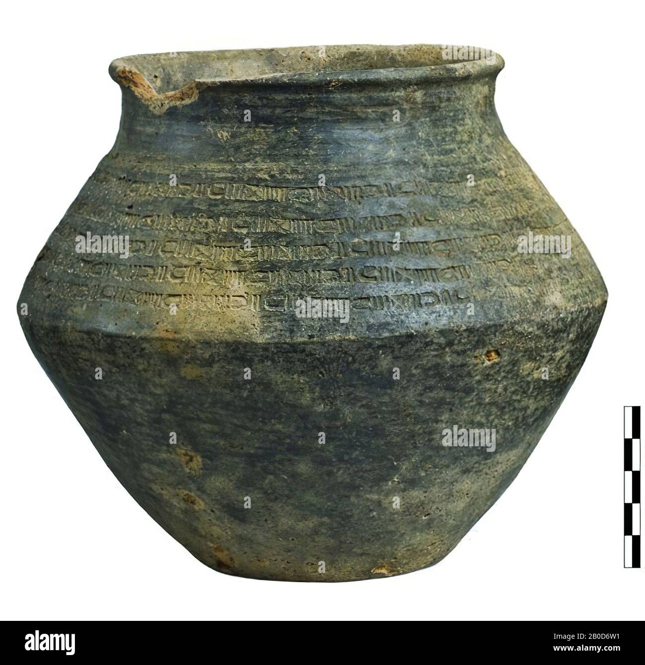 Ridotto vero vaso biconico decorato con francobolli da roulette costituiti da strisce verticali, croci e forme a forma di cavallo, vaso, ceramica, max. H: 160 mm, vmeb 585-640, Paesi Bassi, Noord-Brabant , Bergeijk, Bergeijk, Fazantlaan Foto Stock