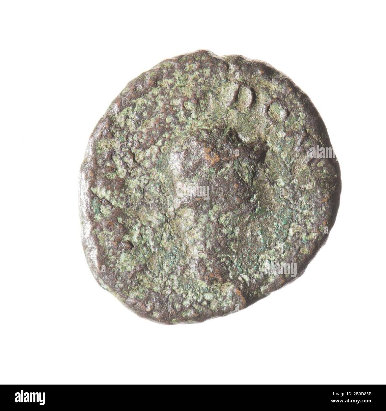 Obverse: Busto di Minerva, a destra, con casco. Resti di iscrizione consumati. Reverse: SC in wreath alloro. Usura, moneta, bombi di Domiziano, metallo, bronzo, diam: 1,4 cm, peso 2,03 grammi, 81-96 ad, sconosciuto Foto Stock