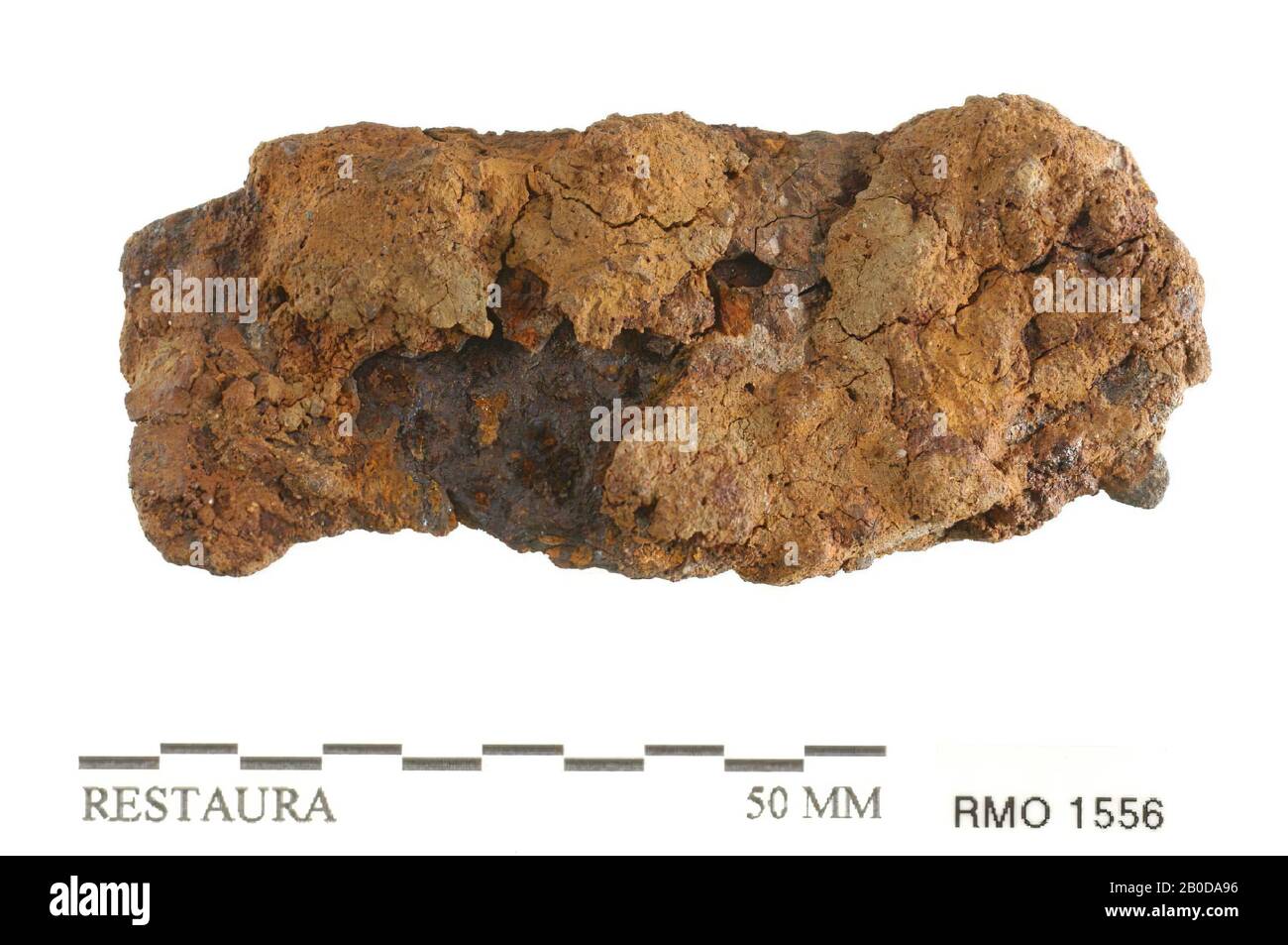 Striscia con foro quadrato al centro, striscia con foro quadrato al centro, ferro da stiro, 6,5 x 2,9 cm, x, Olanda, Utrecht, Wijk bij Duurstede, Wijk bij Duurstede, Dorestad Foto Stock