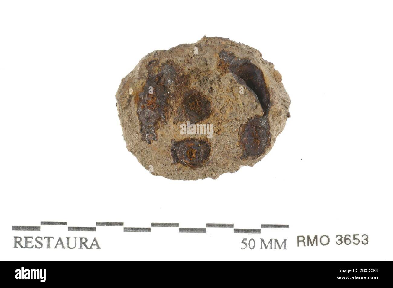 Piastra di bloccaggio ovale con foro quadrato, piastra di bloccaggio ovale con foro quadrato, ferro da stiro, 3,0 x 2,4 cm, x, Paesi Bassi, Utrecht, Wijk bij Duurstede, Wijk bij Duurstede, Dorestad Foto Stock