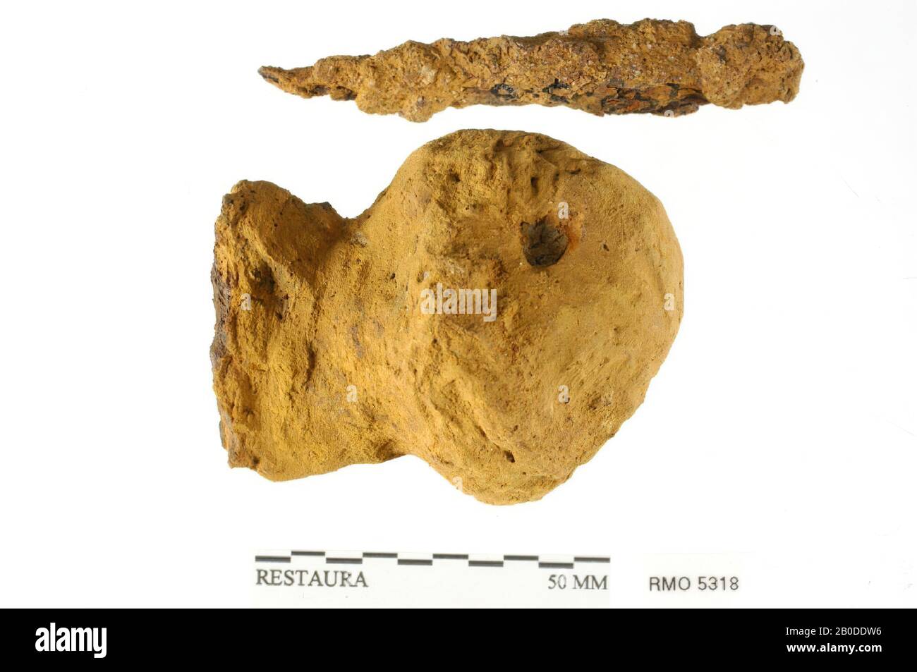 Paesi Bassi Medioevo, parte di punto, solido, ferro ossido di ferro cementato, ferro, 7,5 x 1,4 cm, 6,5 x 4,9 cm, x, Paesi Bassi, Utrecht, Wijk bij Duurstede, Wijk bij Duurstede, Dorestad Foto Stock