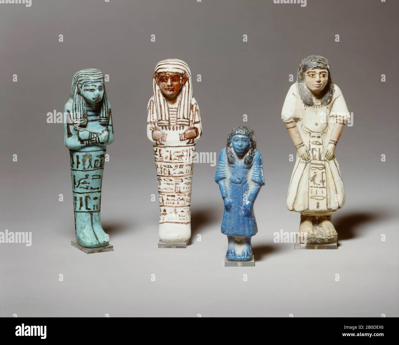 Abbigliamento vivere, Senero, Ushebti, faience, 17 x 6,2 cm, nuovo Regno, Dinastia 19th, Ramses II, EgyptDescription della collezione egiziana, XII, 73, H.D. Schneider, Kunsthandwerk (Amsterdam 1995), 64-66 No. 25, M.j. Raven, magia egiziana (Zutphen 2010), fig. 118, C. Greco, Mòmies Egípcies, El Secret de la Vida Eterna (2012) 179, 179 inv. 191 Foto Stock