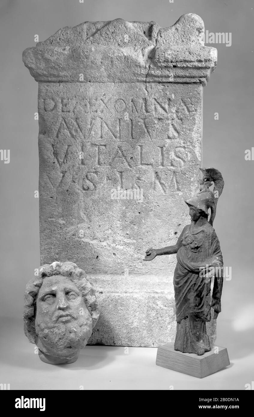 Epoca romana olandese, altare, pietra, calcare, altezza, 44,5 cm Foto Stock