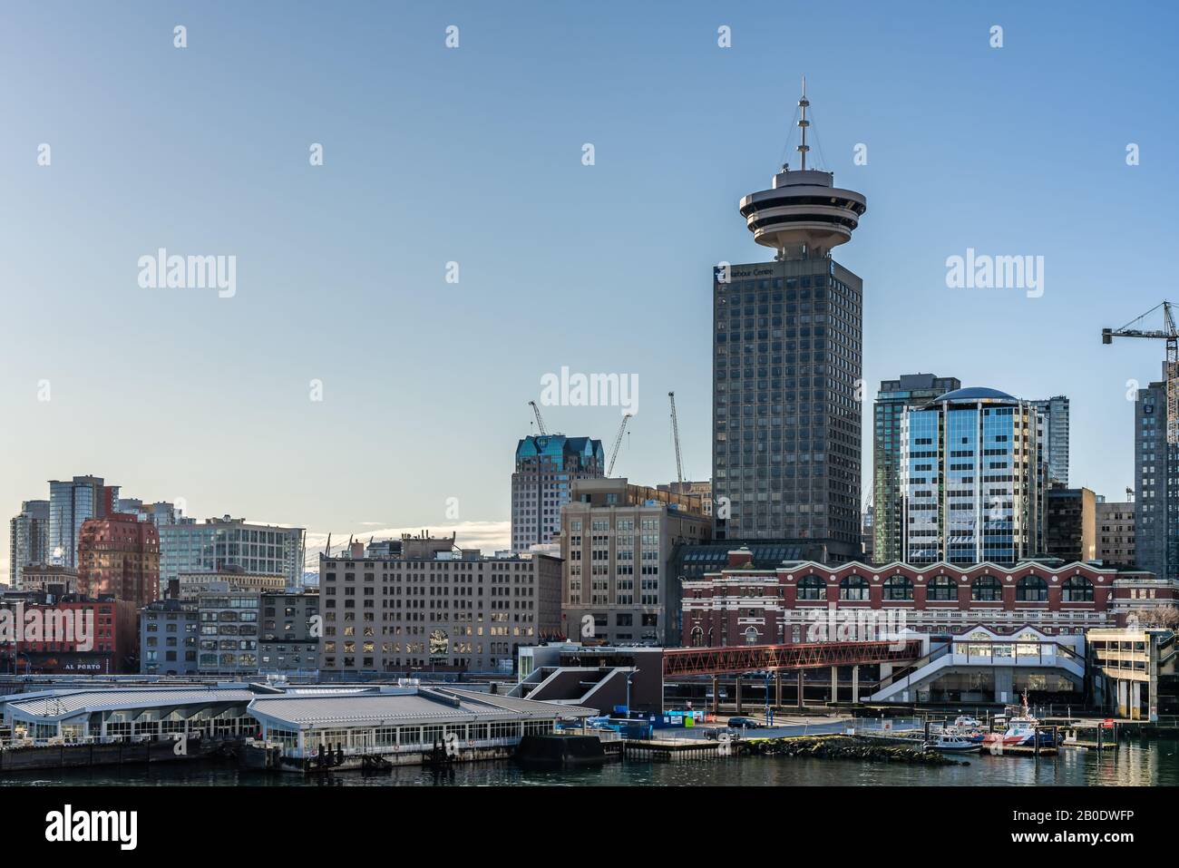 Vancouver, British Columbia, Canada - Dicembre, 2019 - Splendida vista degli edifici del quartiere centrale degli affari del centro cittadino, incluso il famoso Porto Ce Foto Stock