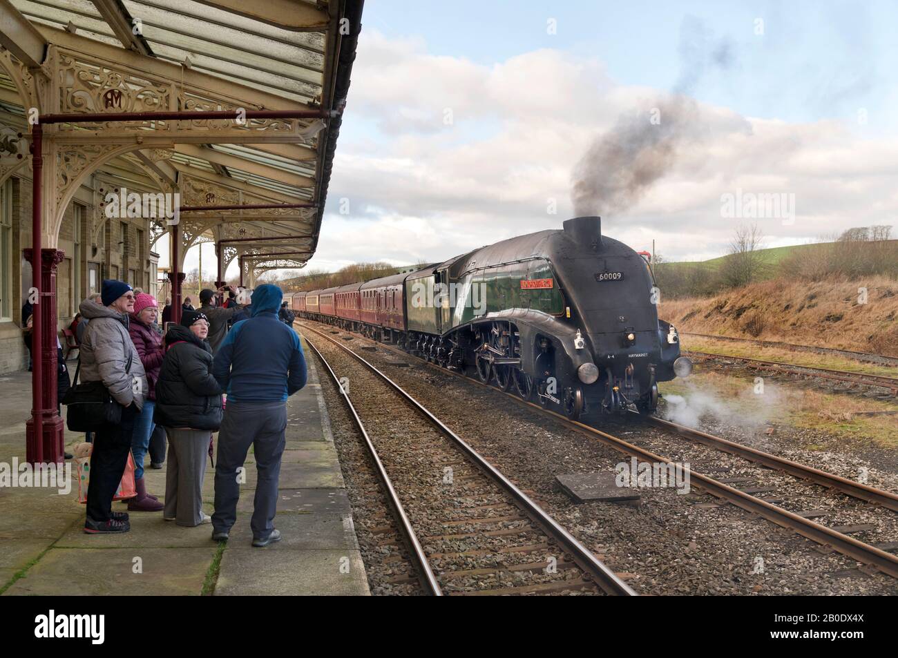 A4 classe locomotiva a vapore Unione del Sud Africa su una prova di Carnforth, visto qui a Hellisfield stazione, North Yorkshire. Foto Stock